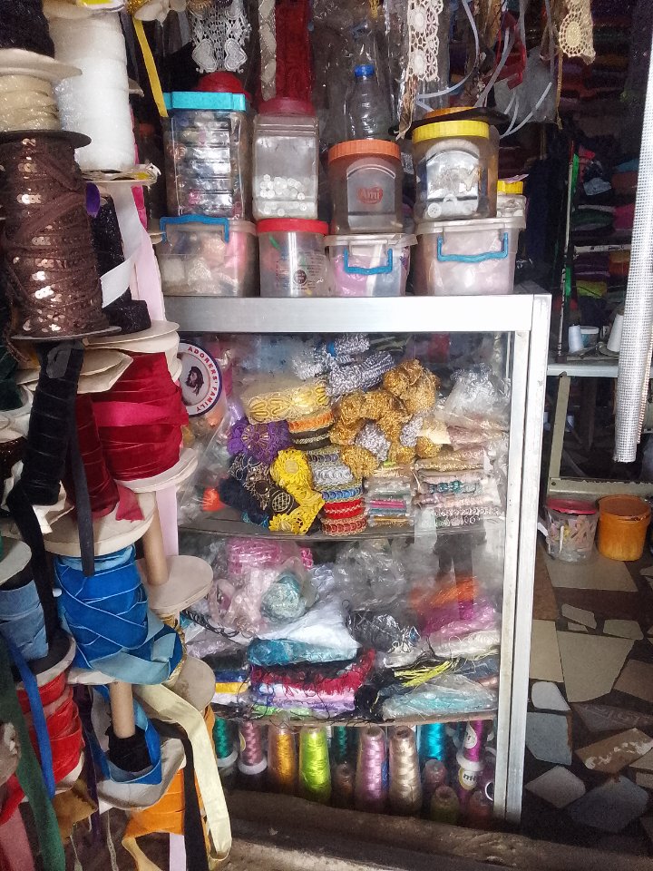 Men's and women's fabrics/tailoring materials - 1