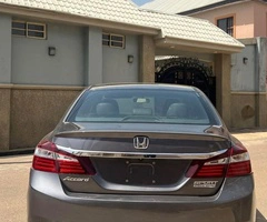 Honda car - Image 4